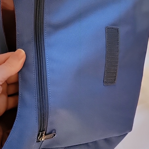 Columbia EUC Periwinkle Blue Crossbody Messenger Bag Purse Lightweight Very Nice - Picture 8 of 16